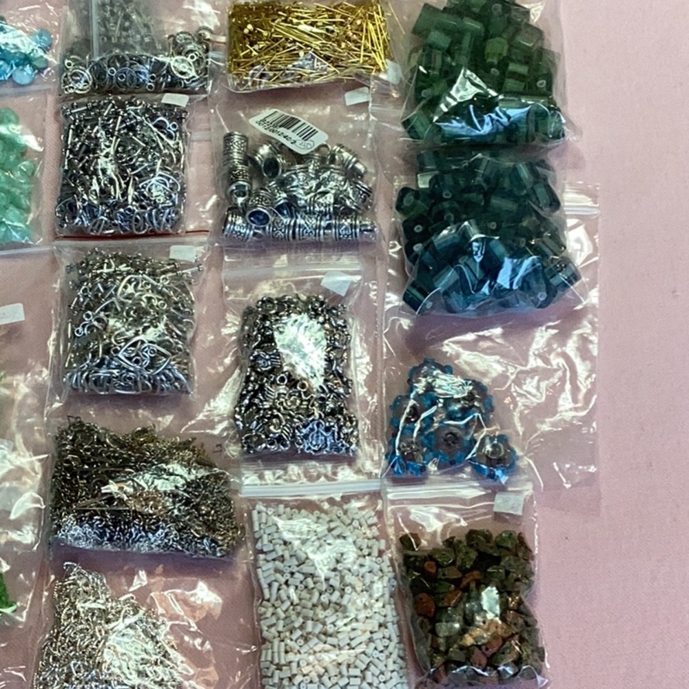 Lot #70 Jewelry Making Seed,Crystal, 
Spacers, Stone & Findings by Hundreds - Picture 5 of 11